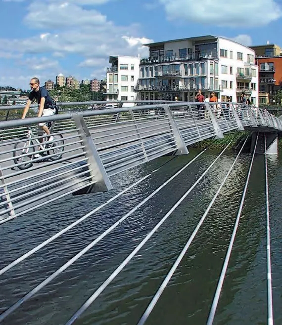 瑞典斯德哥尔摩的双相不锈钢桥 ?Outokumpu